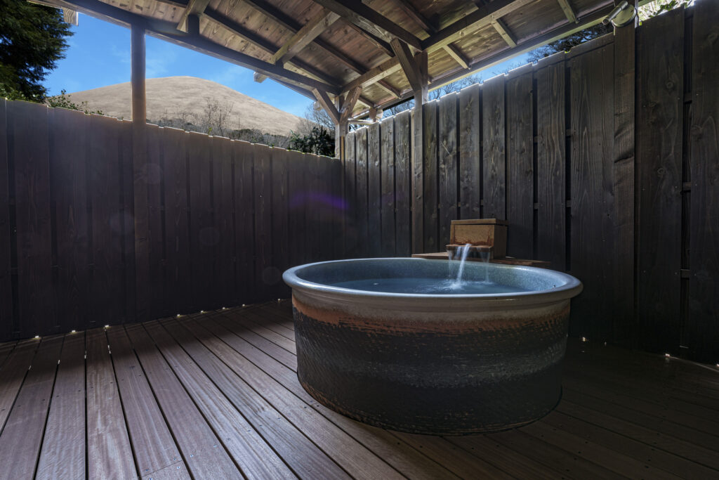 露天風呂 - Outdoor Bath